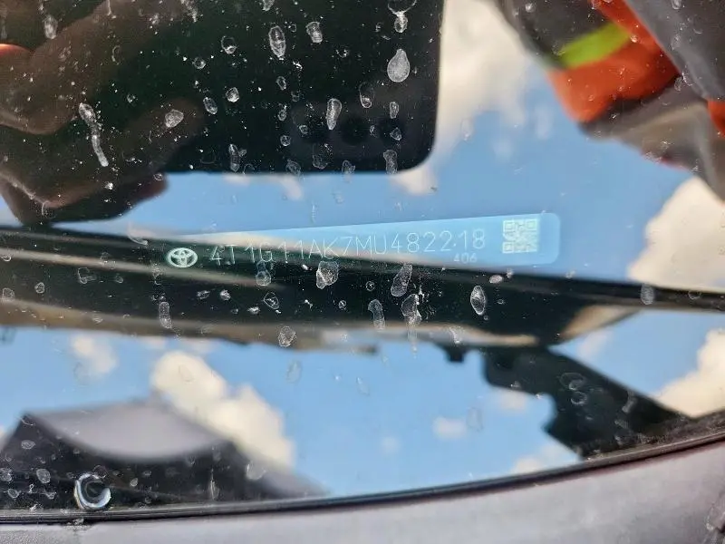 2021 TOYOTA CAMRY SE  