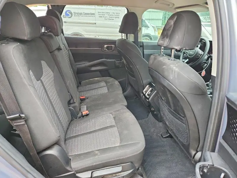 2023 KIA SORENTO LX  