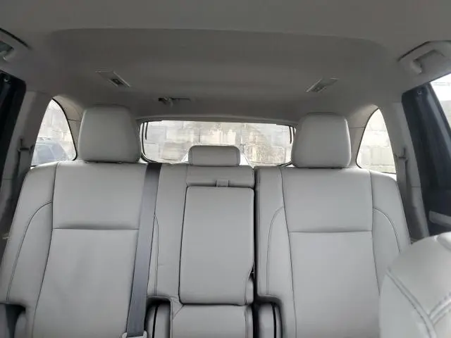 2018 TOYOTA HIGHLANDER SE  