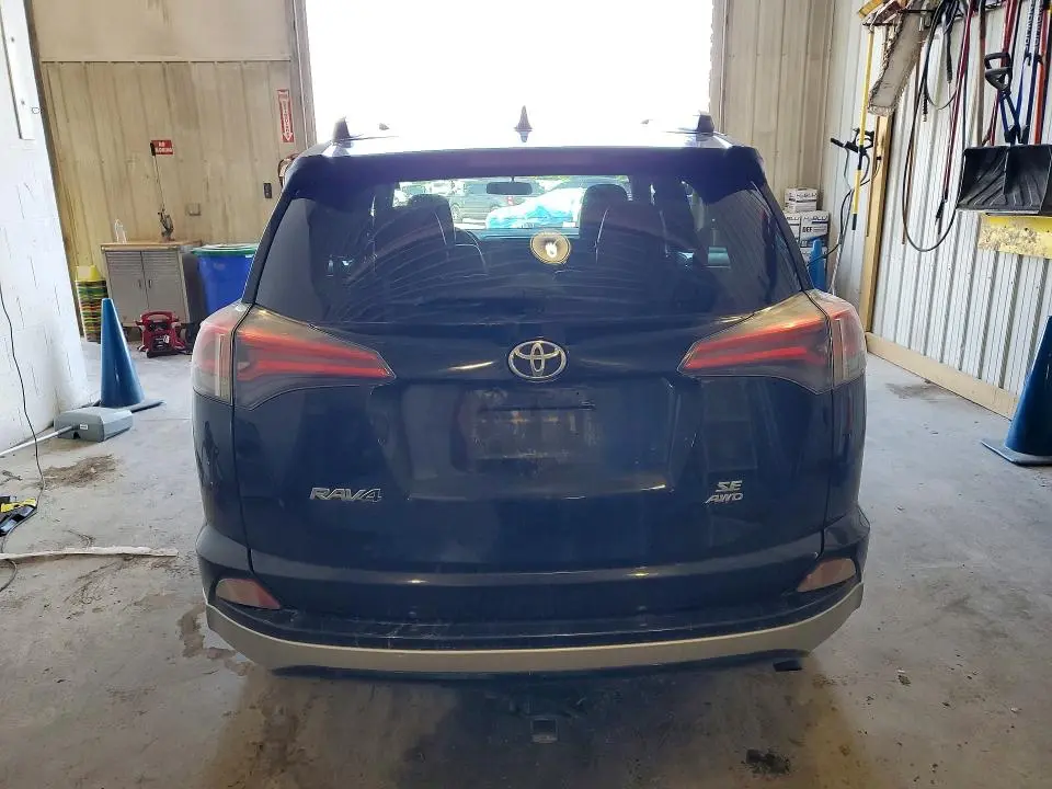 2016 TOYOTA RAV4 SE  
