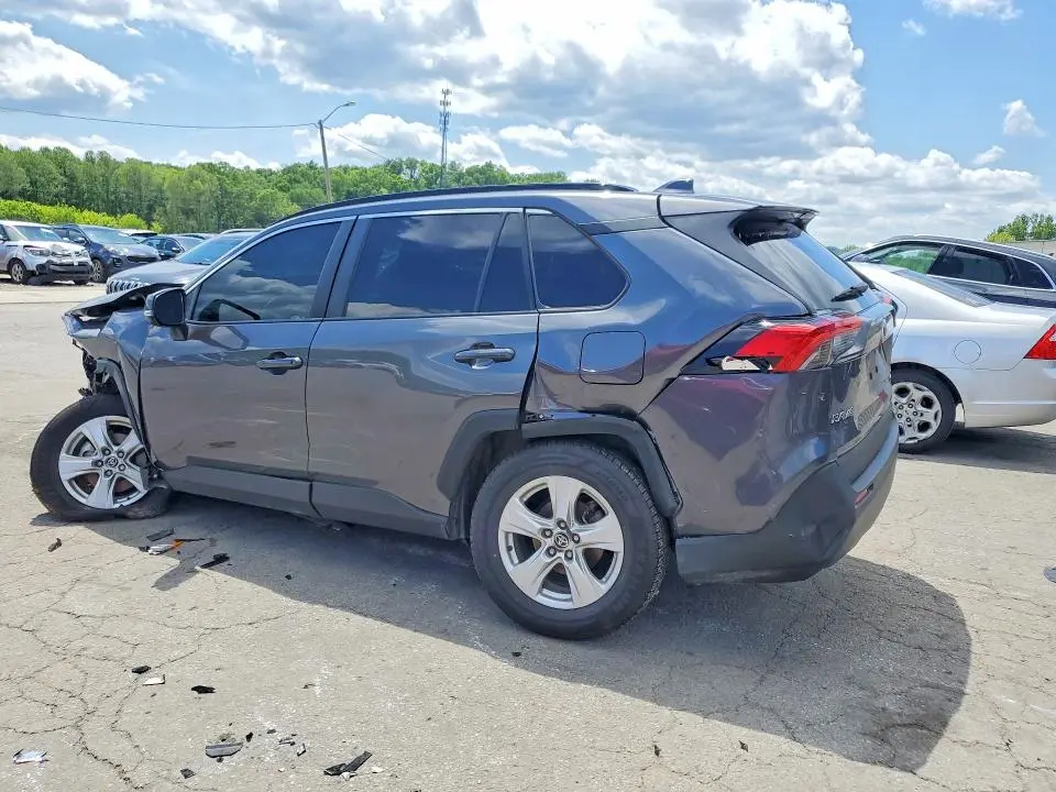2021 TOYOTA RAV4 XLE  