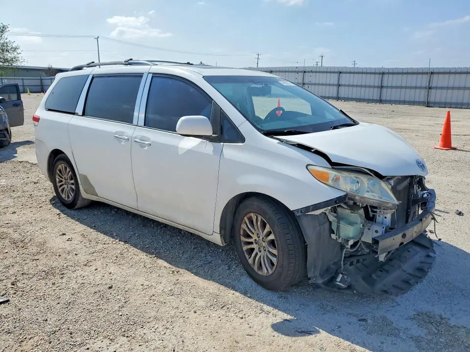 2012 TOYOTA SIENNA XLE 8-PASSENGER  