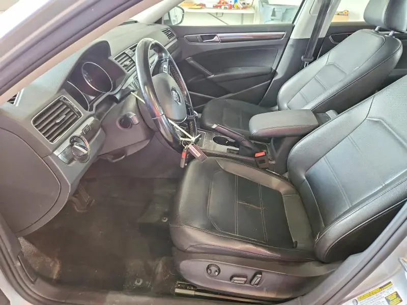 2018 VOLKSWAGEN PASSAT SE  