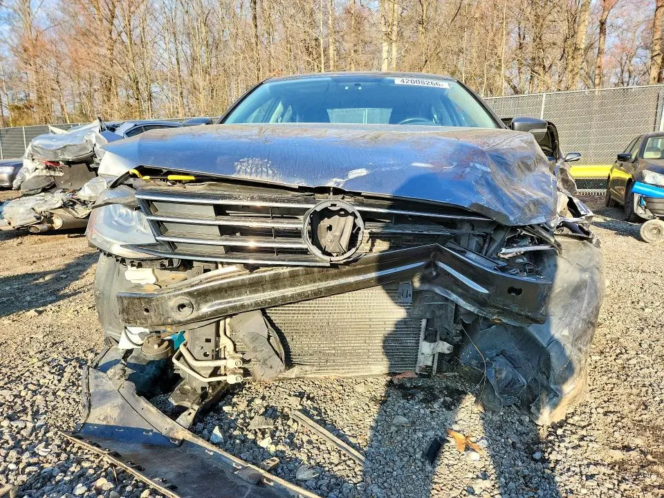 2017 VOLKSWAGEN JETTA SE  