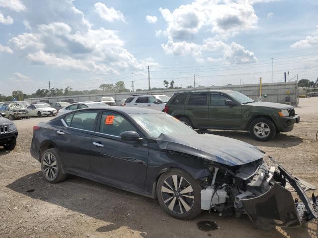 2021 NISSAN ALTIMA SV