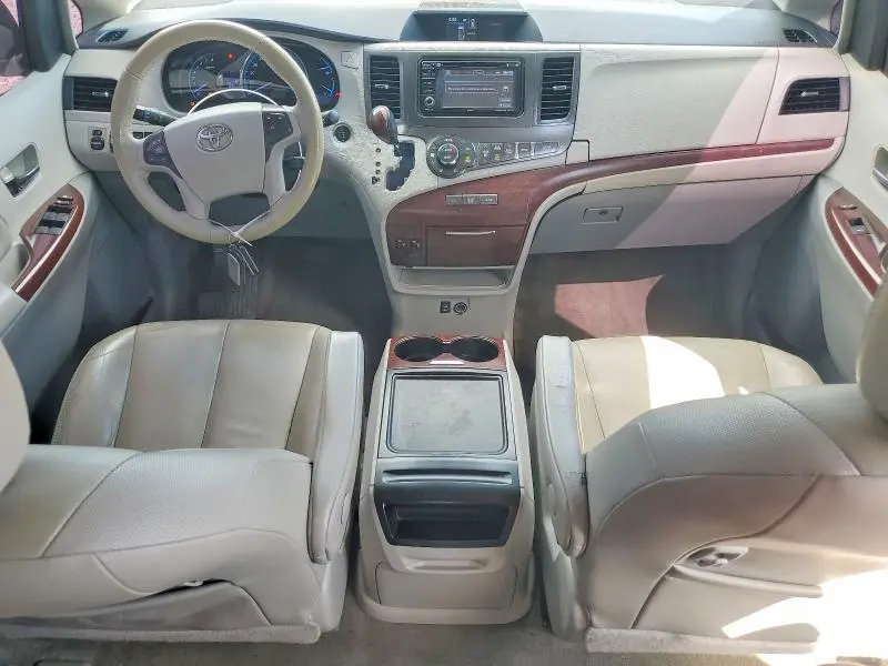 2014 TOYOTA SIENNA XLE 8-PASSENGER  