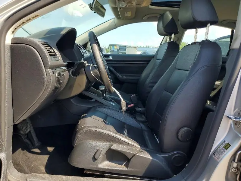 2010 VOLKSWAGEN JETTA SE  