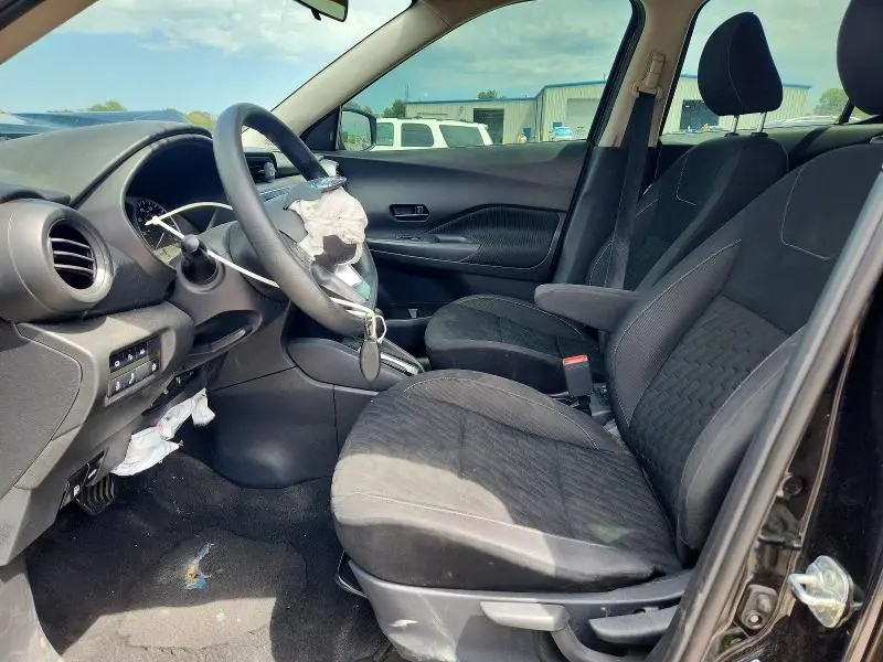 2021 NISSAN KICKS S  