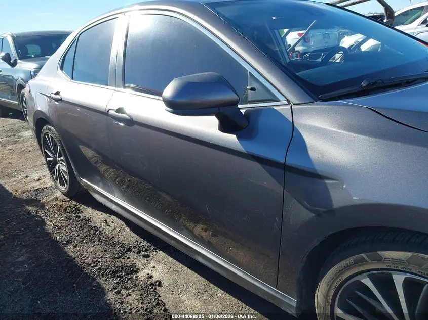 2018 TOYOTA CAMRY SE
