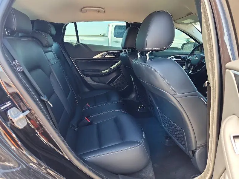 2018 INFINITI QX30 LUXURY  