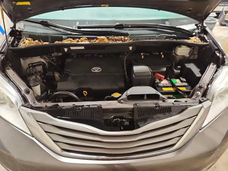 2012 TOYOTA SIENNA XLE 8-PASSENGER  