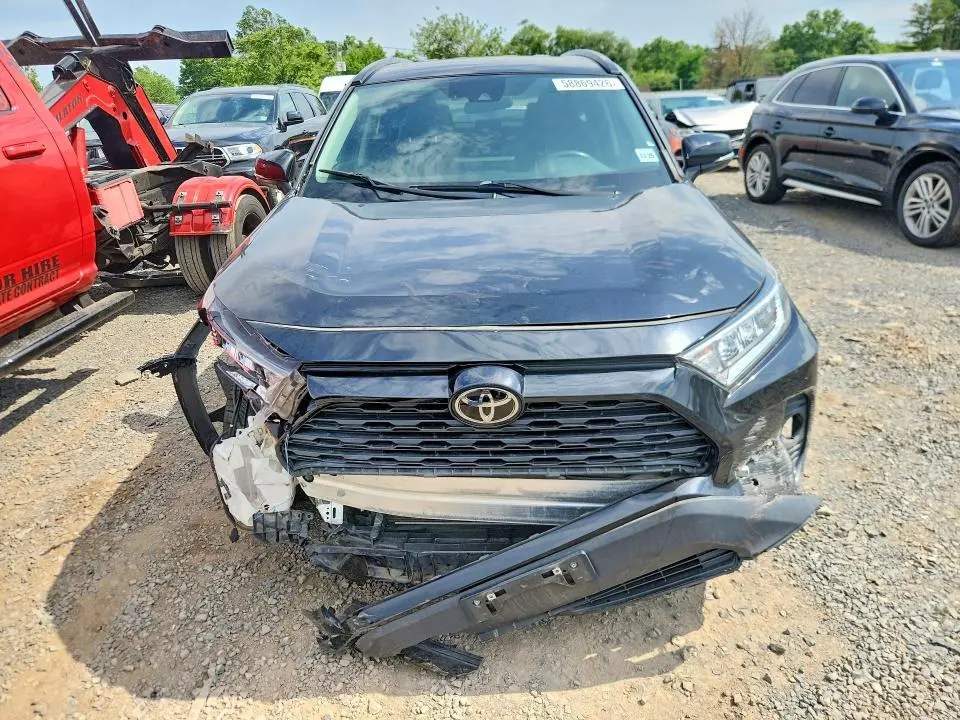 2021 TOYOTA RAV4 XLE  
