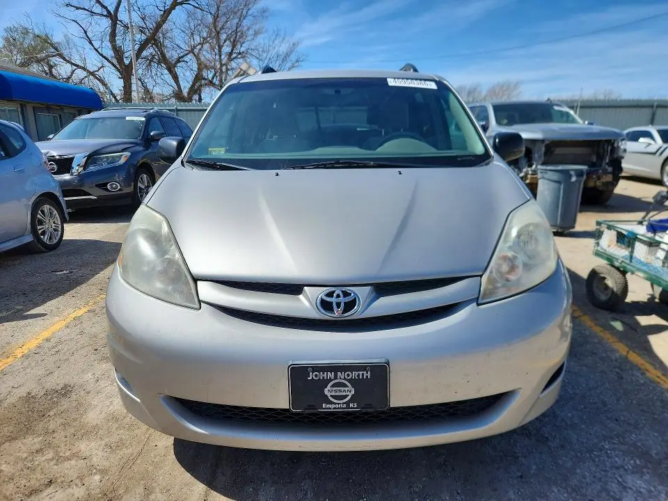 2010 TOYOTA SIENNA LE 7-PASSENGER  