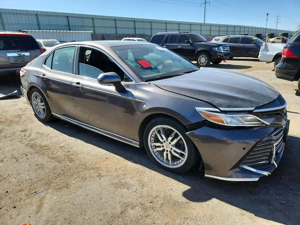 2018 TOYOTA CAMRY XLE  