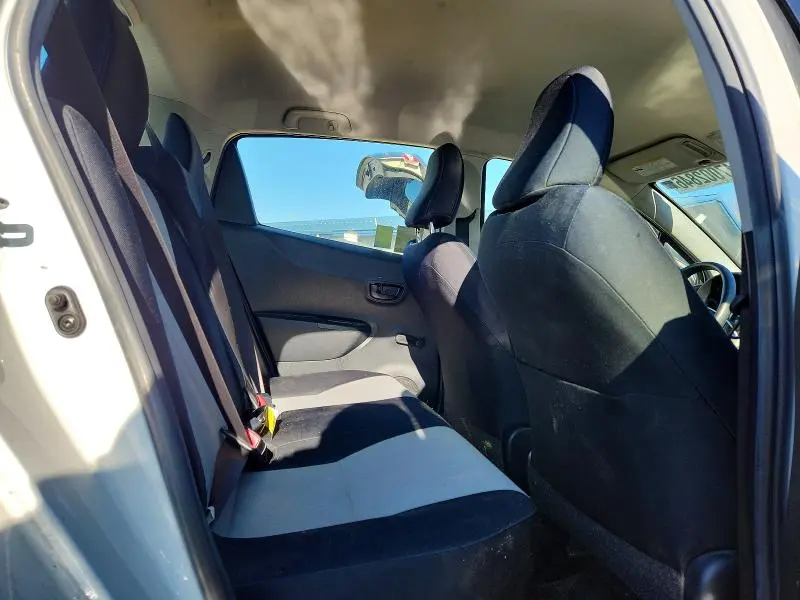 2012 TOYOTA YARIS 5-DOOR L  