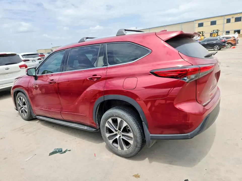 2021 TOYOTA HIGHLANDER XLE  
