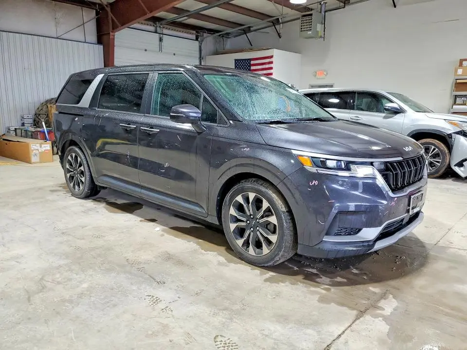 2022 KIA CARNIVAL EX  