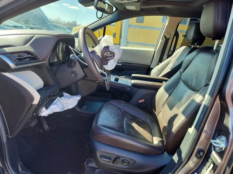 2023 TOYOTA SIENNA LIMITED  