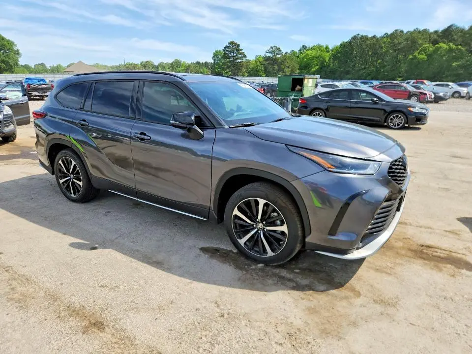 2022 TOYOTA HIGHLANDER XSE  