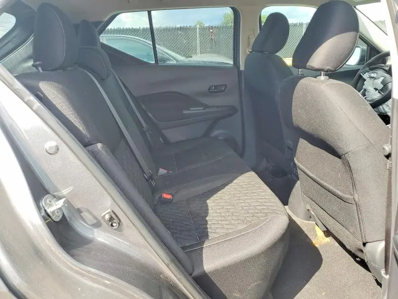 2021 NISSAN KICKS S  