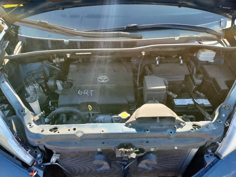 2011 TOYOTA SIENNA LE  