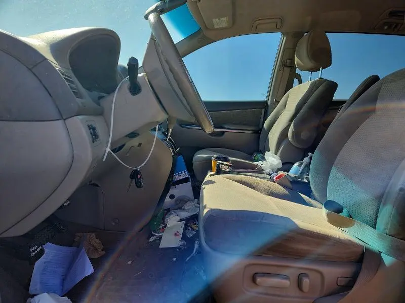 2010 TOYOTA SIENNA LE 8-PASSENGER  