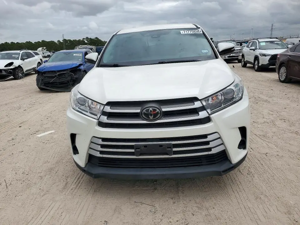 2019 TOYOTA HIGHLANDER LE  