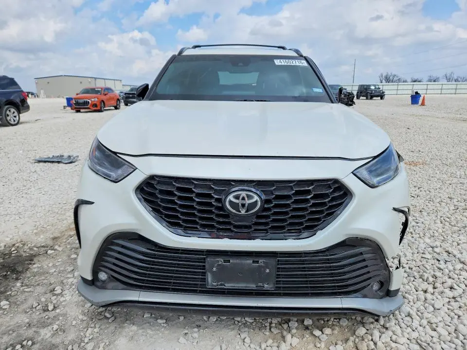 2021 TOYOTA HIGHLANDER XSE  