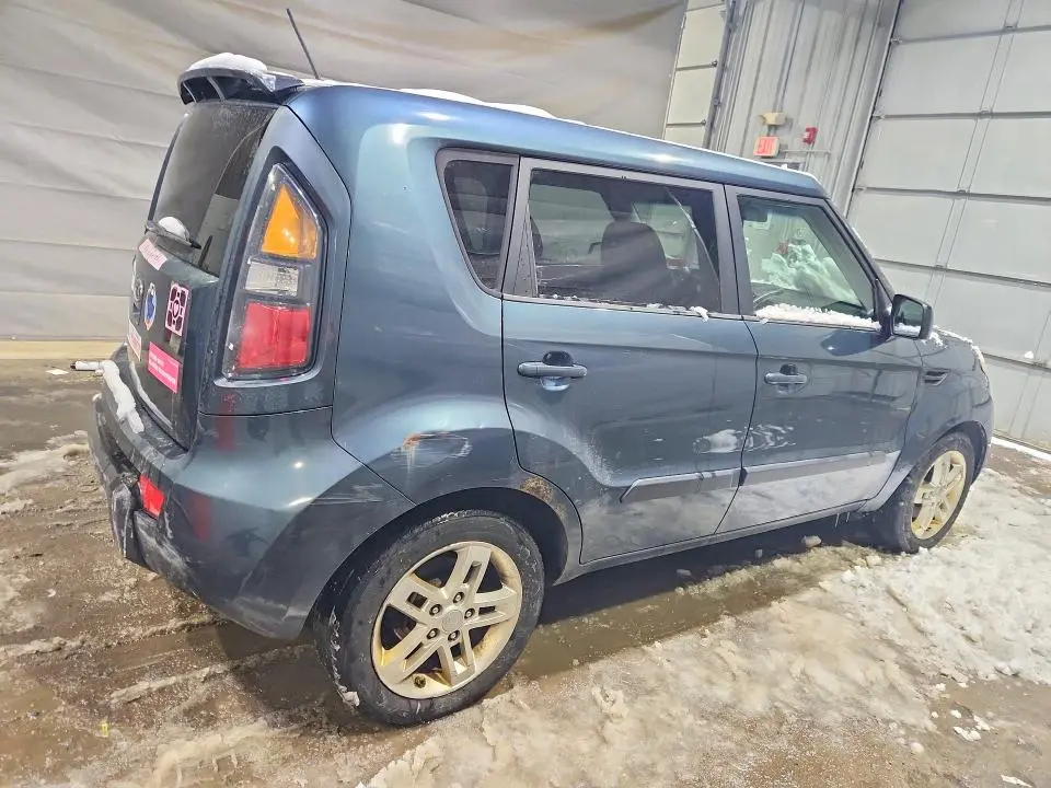 2011 KIA SOUL +  
