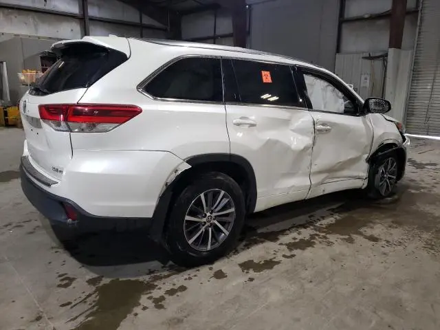 2018 TOYOTA HIGHLANDER SE  