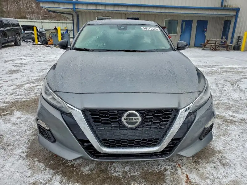 2022 NISSAN ALTIMA SR  