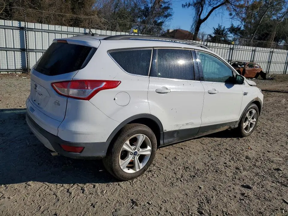 2016 FORD ESCAPE SE  