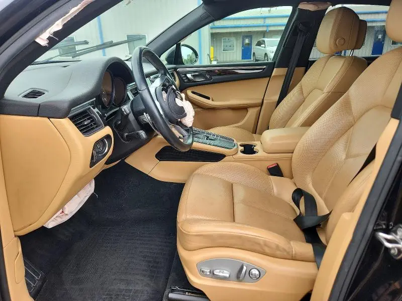 2017 PORSCHE MACAN   
