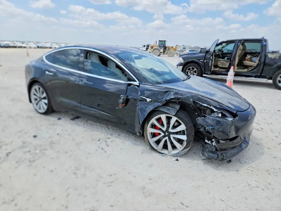 2018 TESLA MODEL 3   