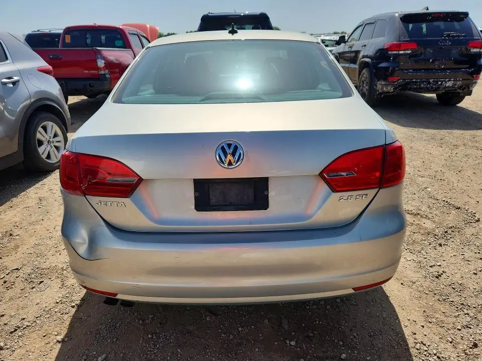 2011 VOLKSWAGEN JETTA SE  