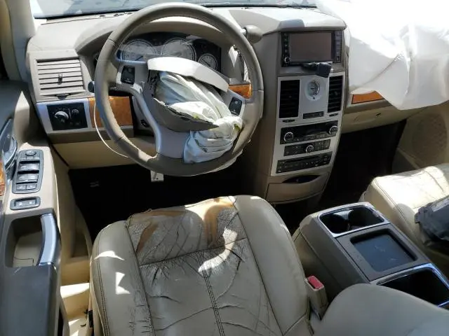 2010 CHRYSLER TOWN & COUNTRY LIMITED  