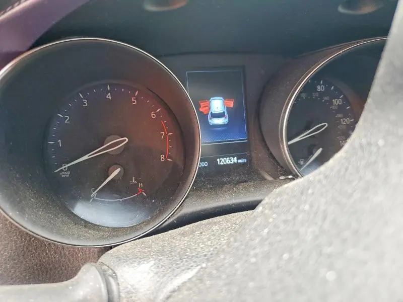 2021 TOYOTA C-HR XLE  