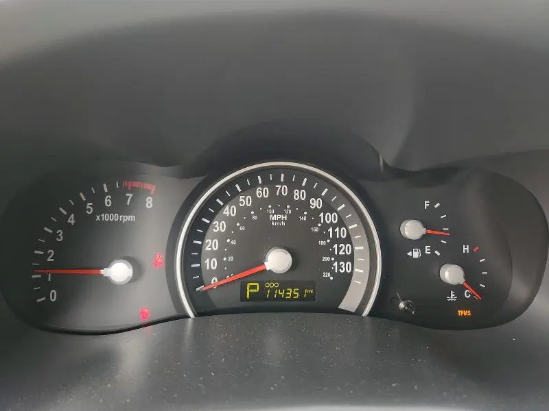 2012 KIA SEDONA LX  