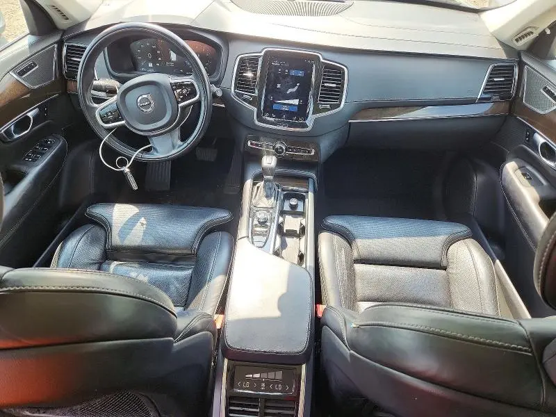2017 VOLVO XC90 T6  