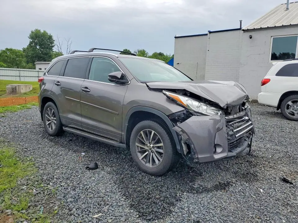 2018 TOYOTA HIGHLANDER XLE  