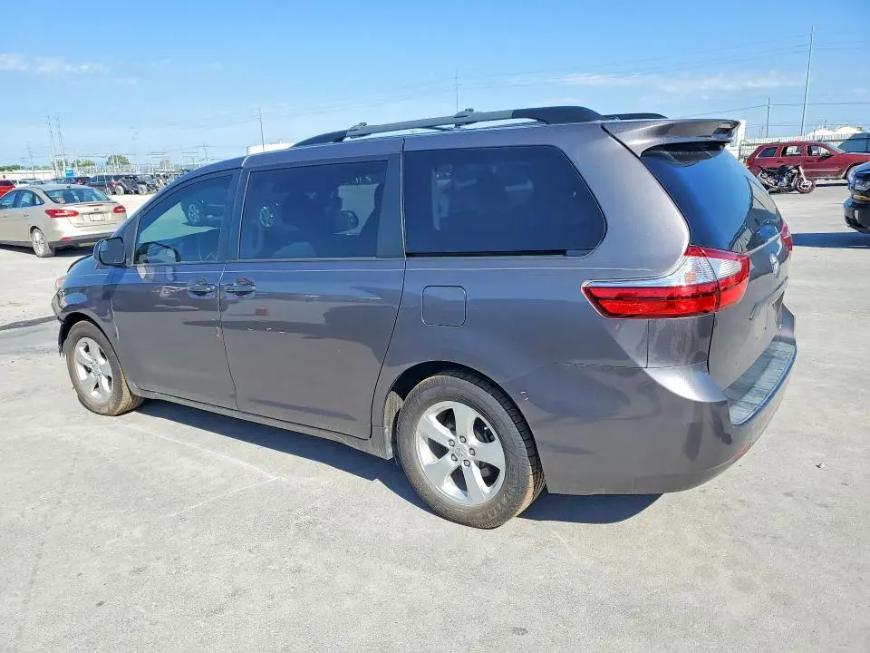2015 TOYOTA SIENNA LE  