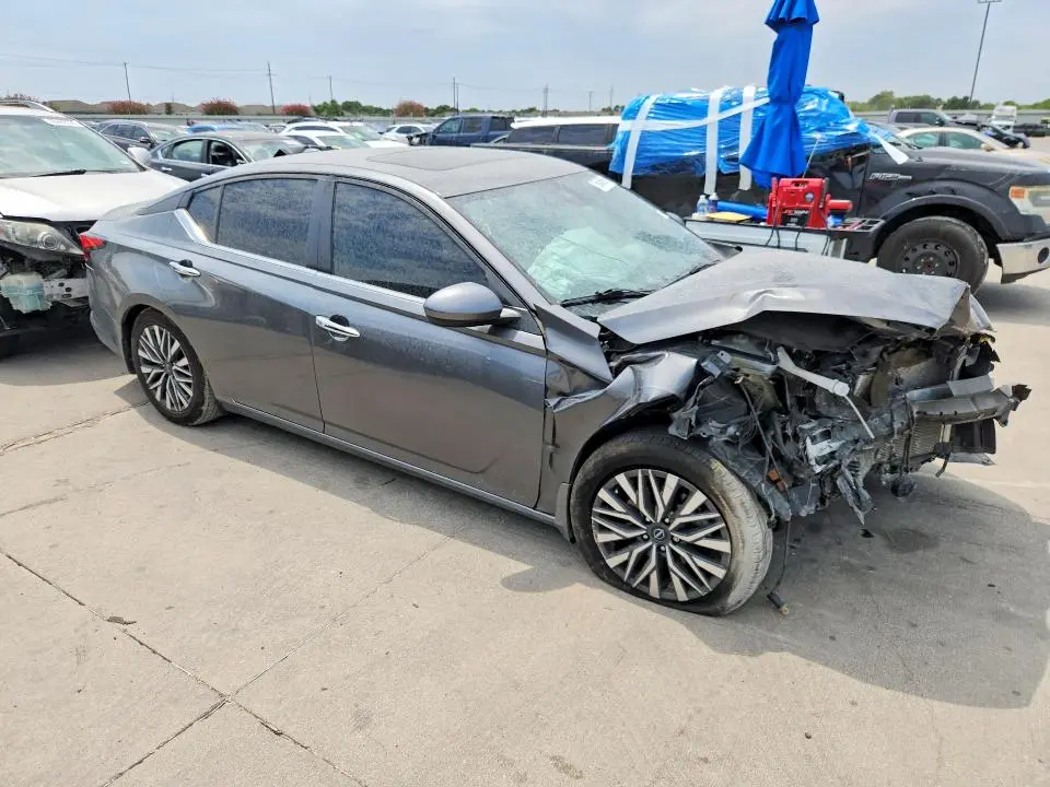 2023 NISSAN ALTIMA SV  