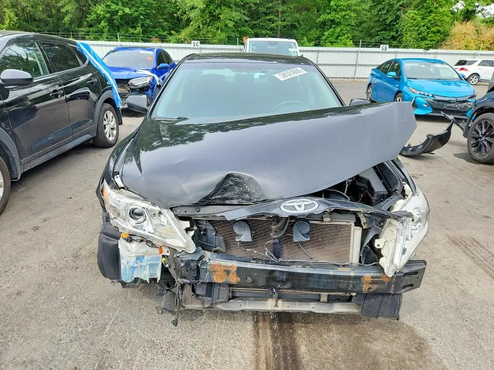2011 TOYOTA CAMRY SE  