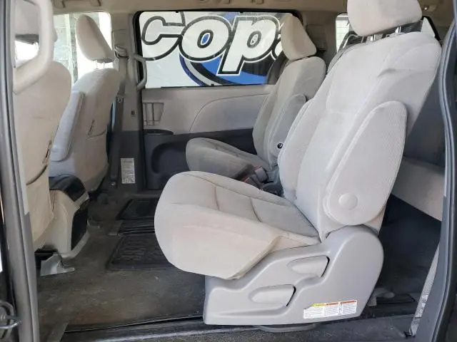 2017 TOYOTA SIENNA LE  