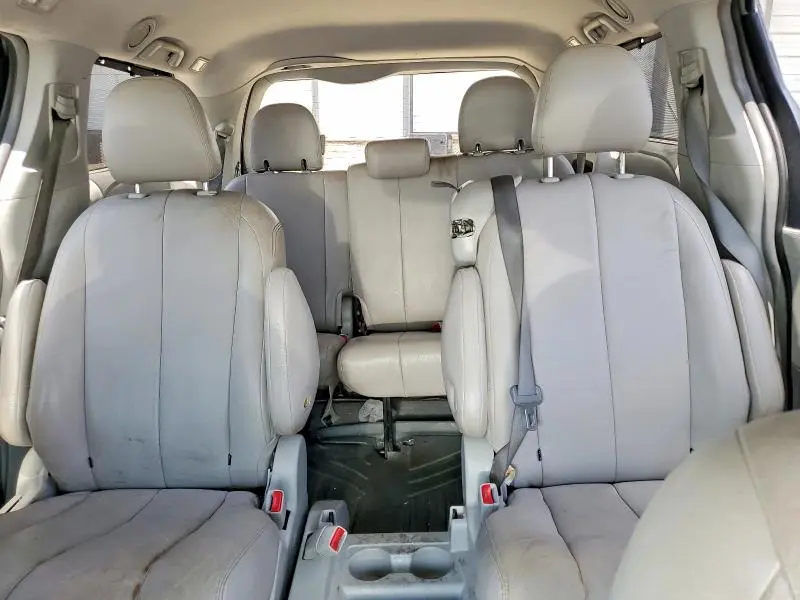 2011 TOYOTA SIENNA LE  