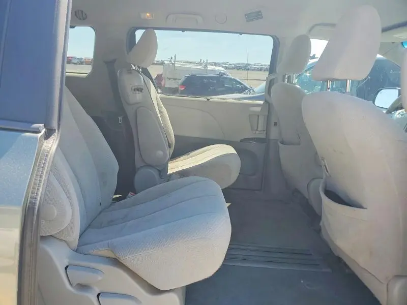2014 TOYOTA SIENNA LE  