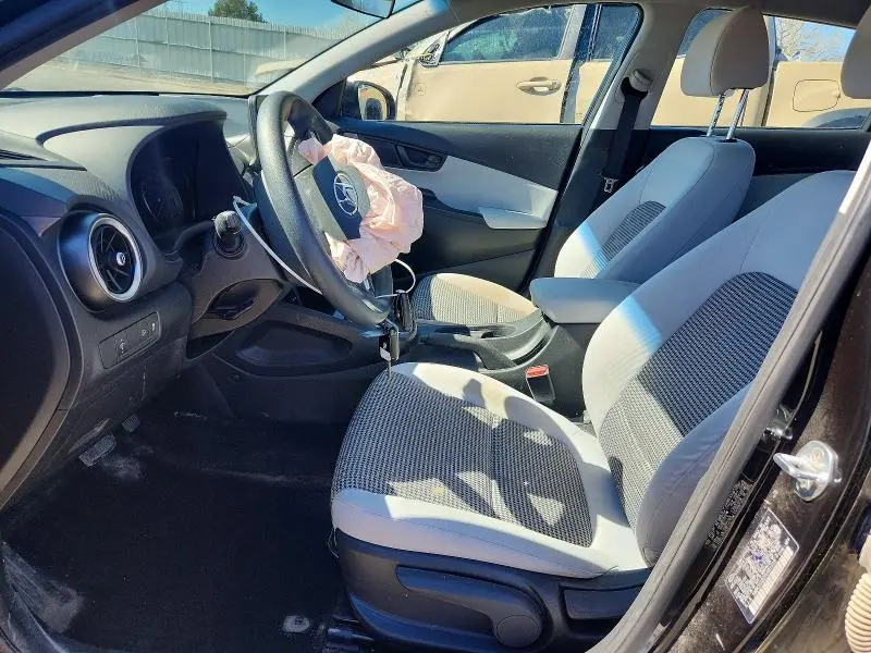 2023 HYUNDAI KONA SE  