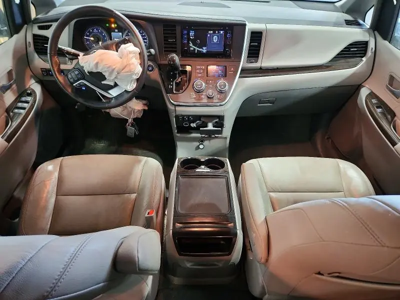 2017 TOYOTA SIENNA XLE 7-PASSENGER  