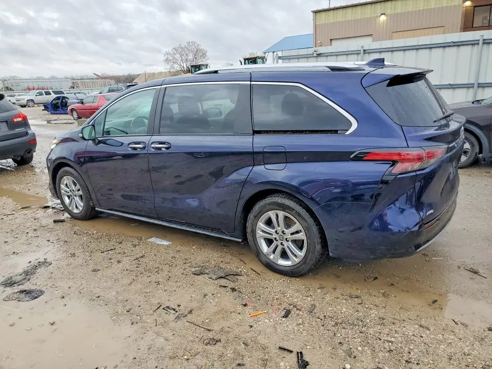 2022 TOYOTA SIENNA PLATINUM 7-PASSENGER  