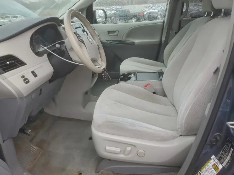 2014 TOYOTA SIENNA LE  